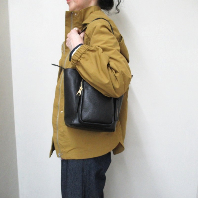 ANTI FARME DESIGN  カウレザーショルダートート /BK10